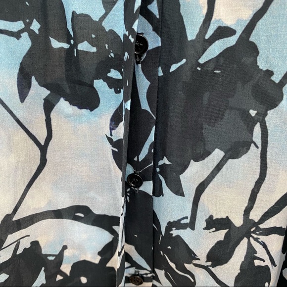 AKRIS PUNTO Black Shadow Floral Top with Pleats and Hidden Button Placket - Picture 7 of 10